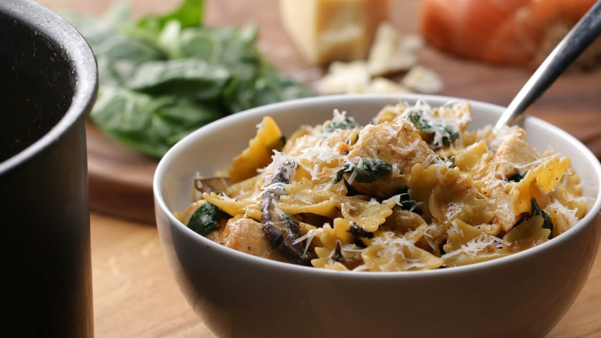 One-Pot Creamy Mushroom And Chicken Pasta